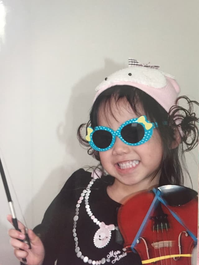 Young fashionista and violinist Elizabeth